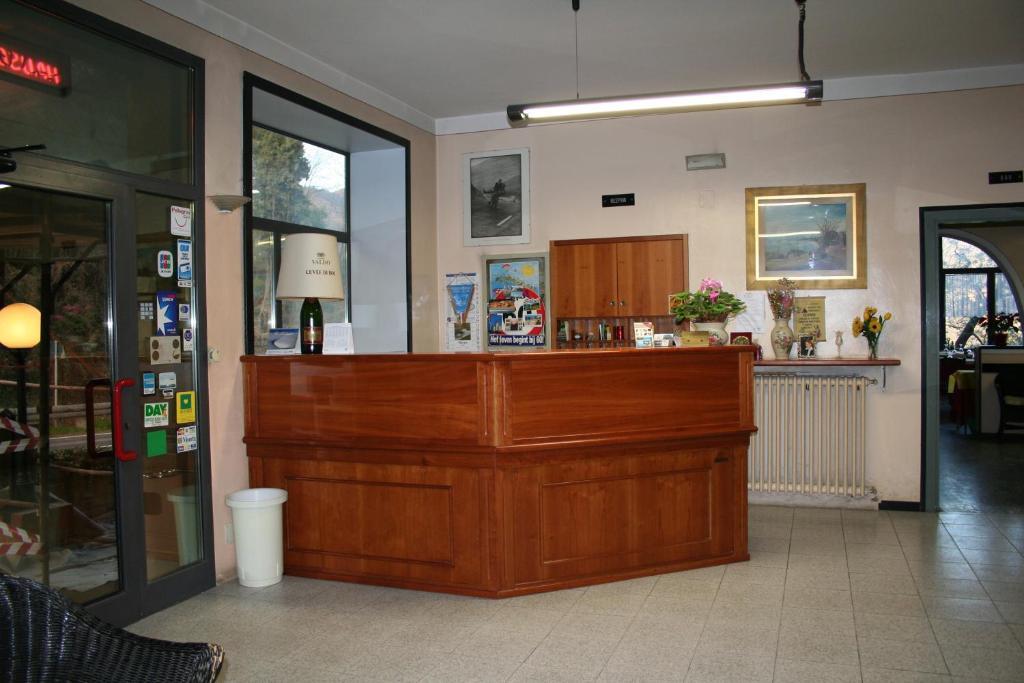 Hotel Olivi ซาโล ภายนอก รูปภาพ