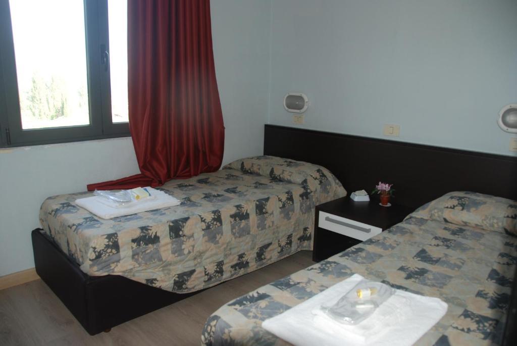 Hotel Olivi ซาโล ภายนอก รูปภาพ