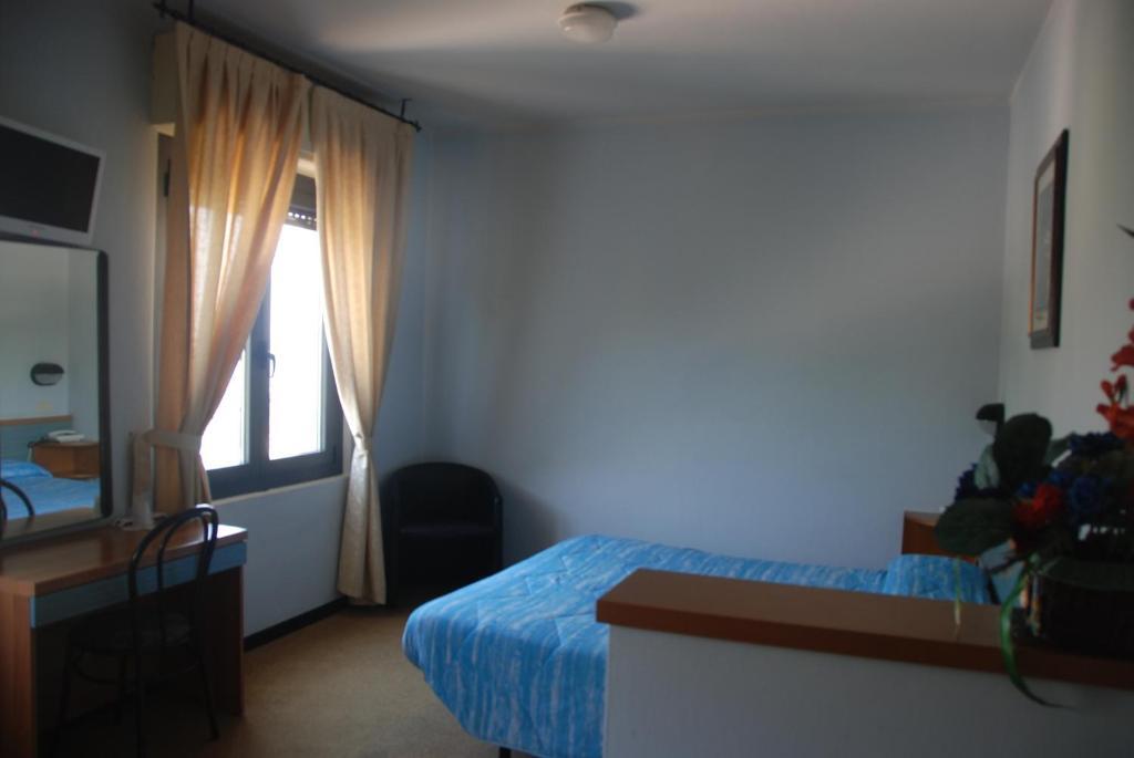 Hotel Olivi ซาโล ภายนอก รูปภาพ