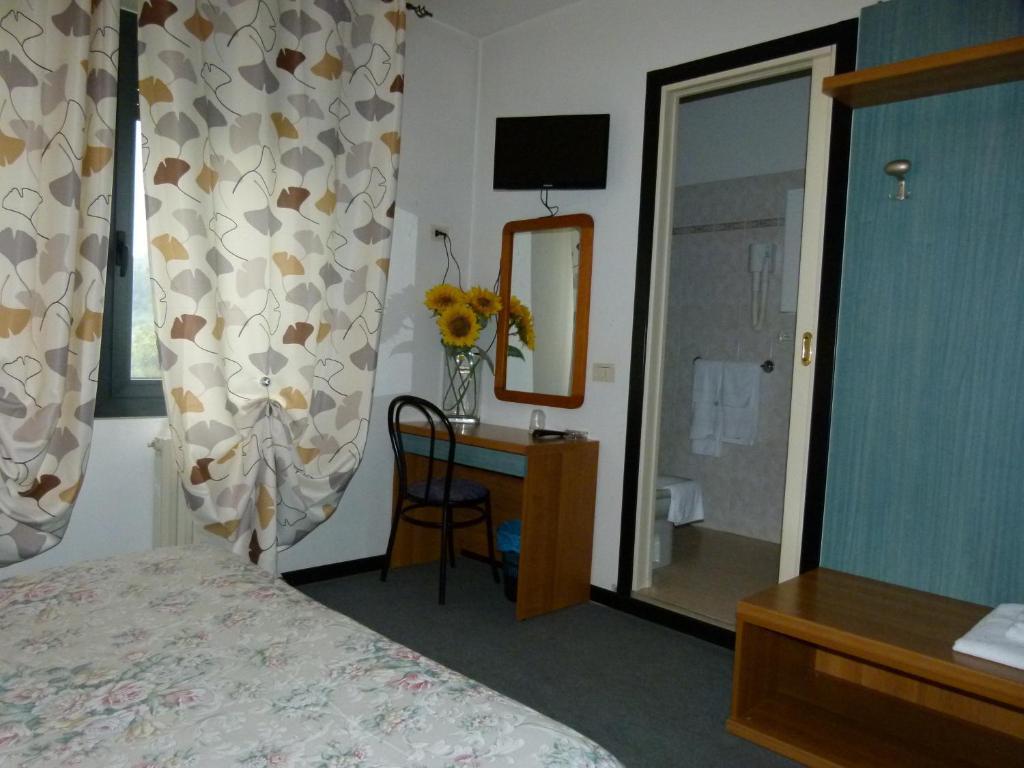 Hotel Olivi ซาโล ภายนอก รูปภาพ