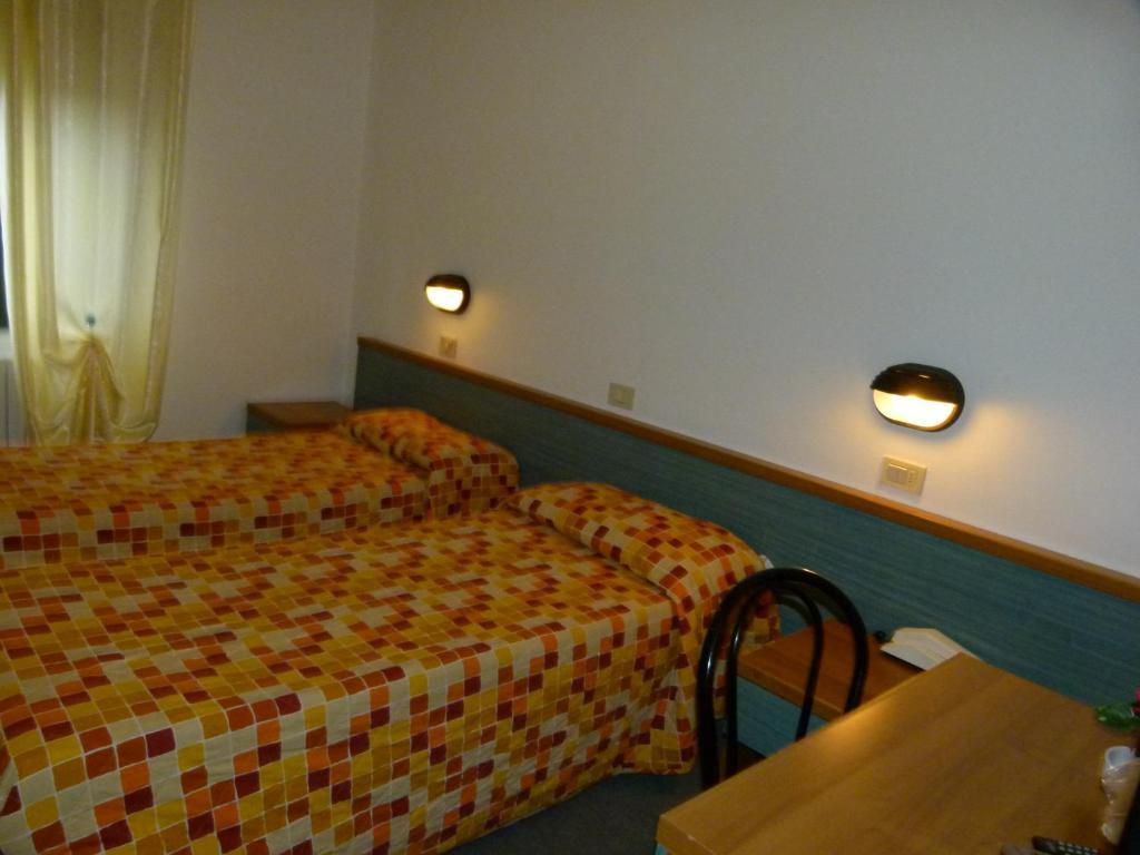 Hotel Olivi ซาโล ภายนอก รูปภาพ