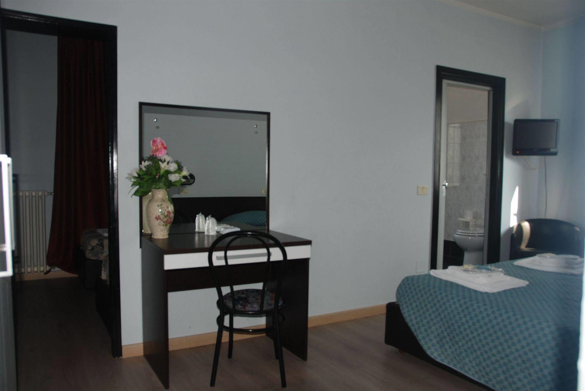 Hotel Olivi ซาโล ภายนอก รูปภาพ