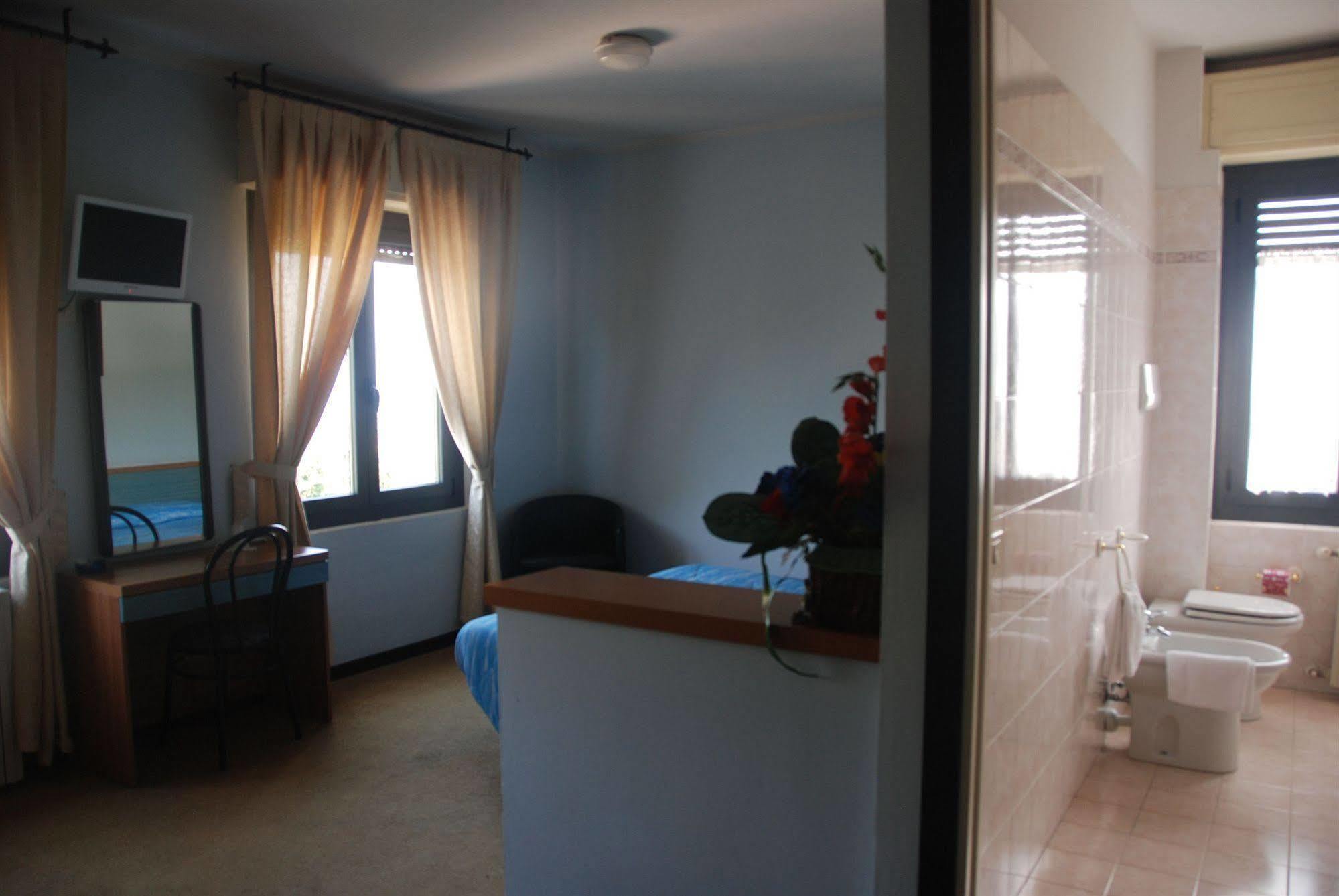 Hotel Olivi ซาโล ภายนอก รูปภาพ