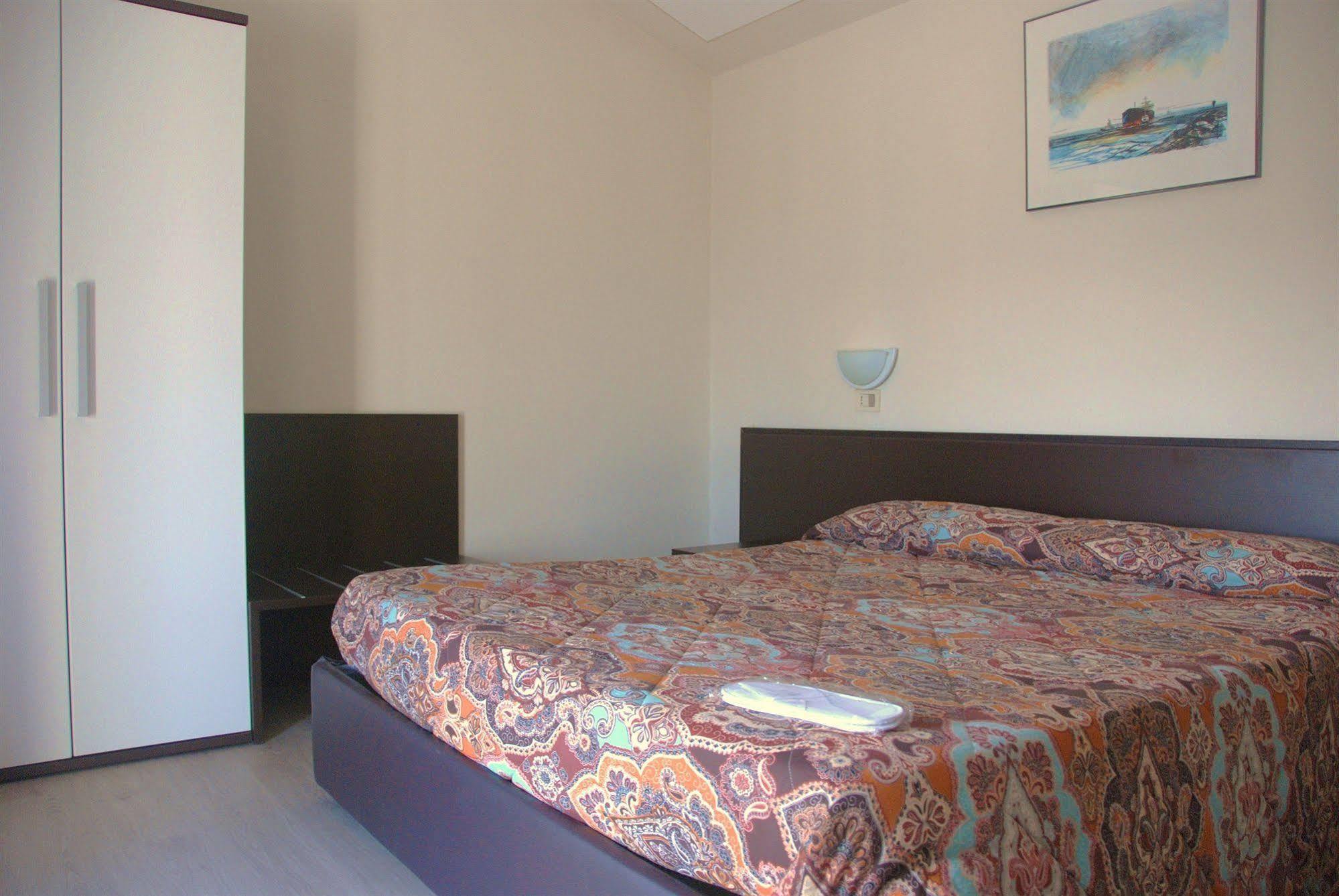 Hotel Olivi ซาโล ภายนอก รูปภาพ