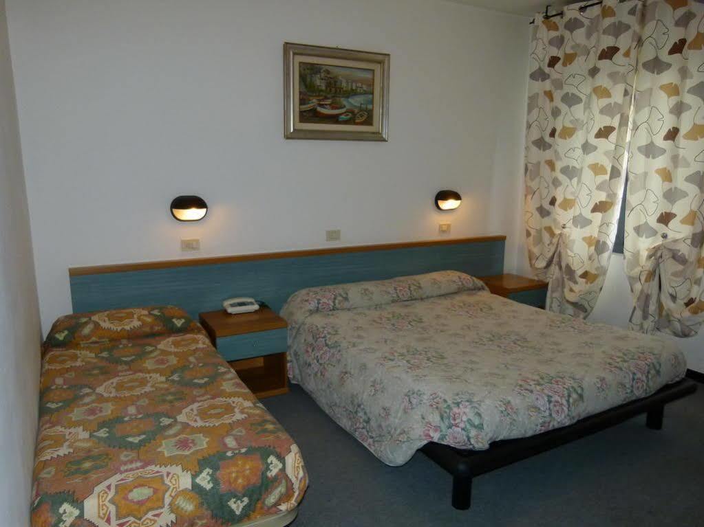 Hotel Olivi ซาโล ภายนอก รูปภาพ