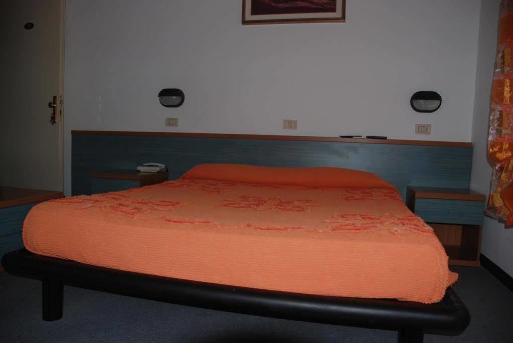 Hotel Olivi ซาโล ภายนอก รูปภาพ