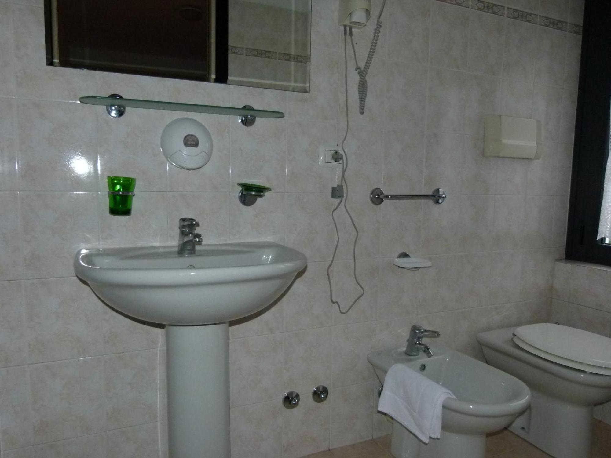 Hotel Olivi ซาโล ภายนอก รูปภาพ